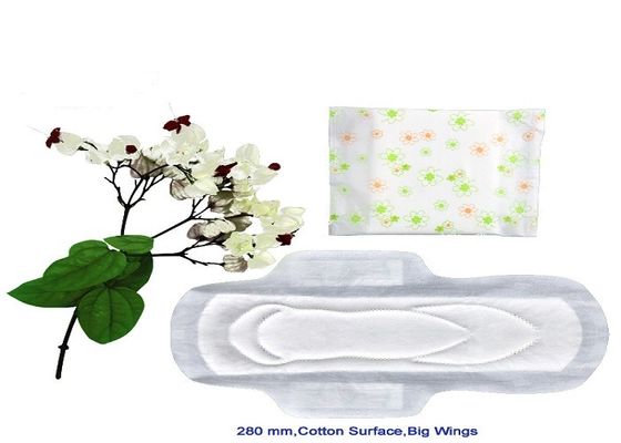 O PE branco Backsheet voou almofadas sanitárias Hypoallergenic para o sangramento pesado
